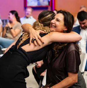 Grupo celebrando na FIDI